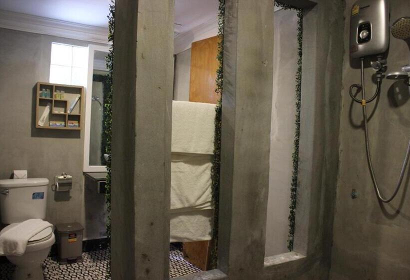 בית מלון כפרי Scarlet Sails Resort