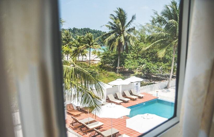 בית מלון כפרי Scarlet Sails Resort