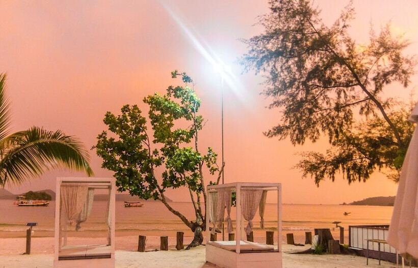 בית מלון כפרי Scarlet Sails Resort