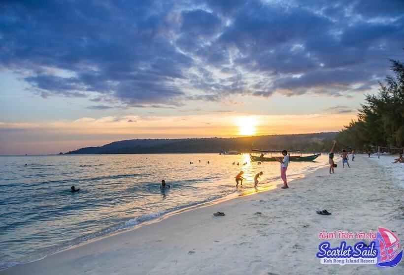 בית מלון כפרי Scarlet Sails Resort