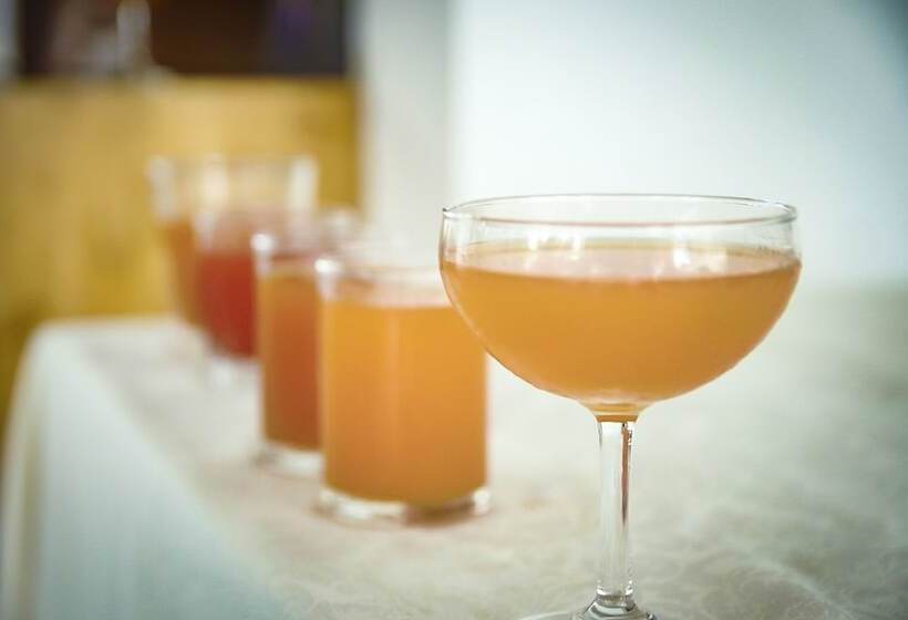 בית מלון כפרי Scarlet Sails Resort