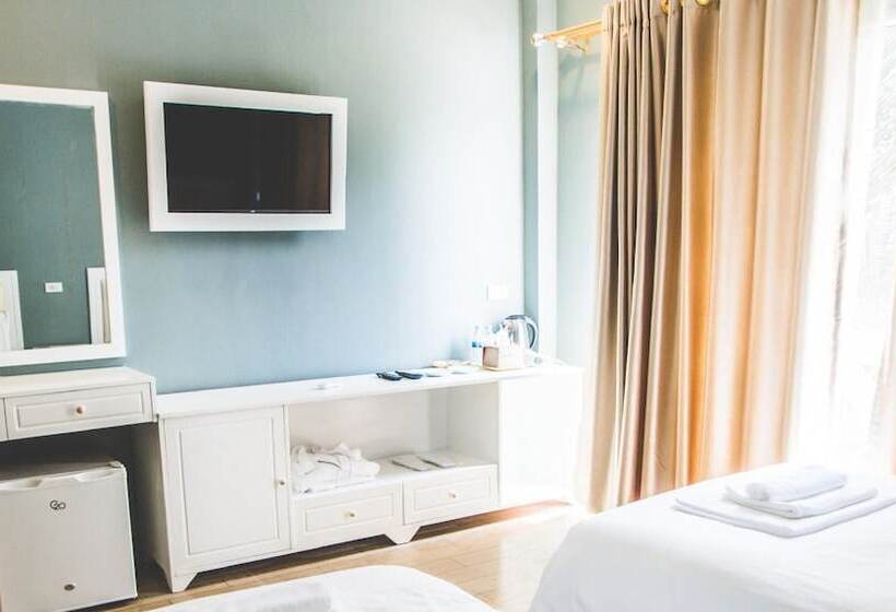 בית מלון כפרי Scarlet Sails Resort