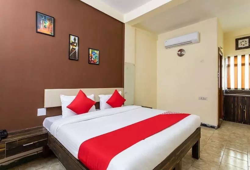 Oyo 24109 Hotel Santushti