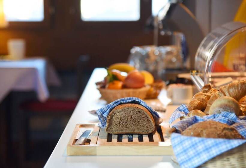 Schlosshotel   Self Check In