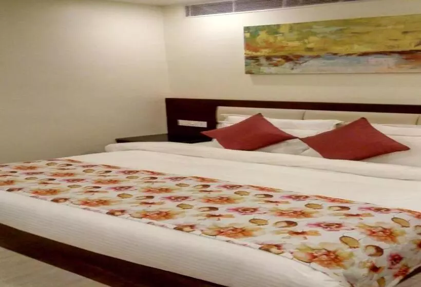 Hotelli Clarks Inn Suites Katra