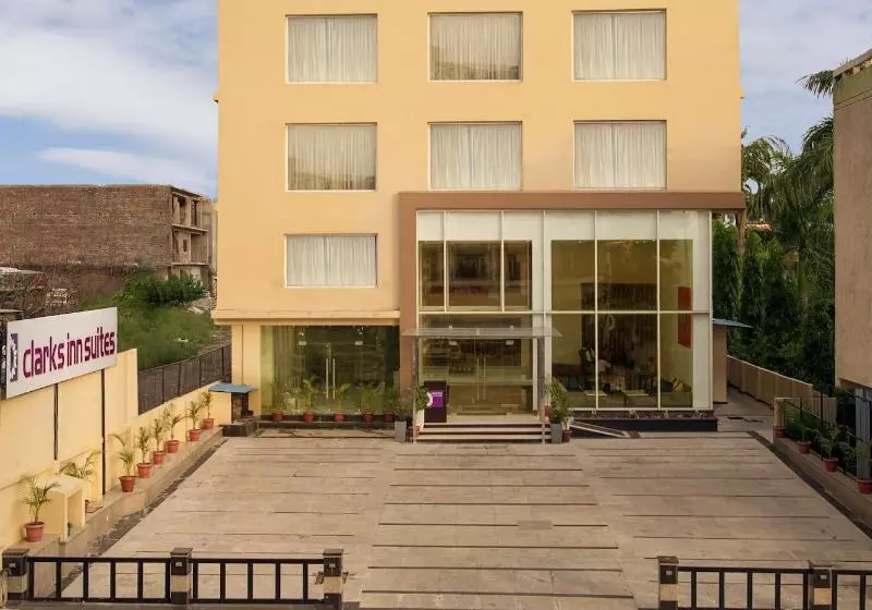 Hotelli Clarks Inn Suites Katra