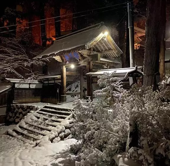 ベッドアンドブレックファースト Nozawa Dream Central