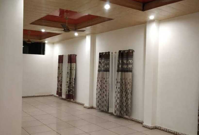 Отель Brijwasi Palace