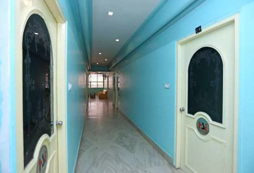 ホテル Shiva International By Oyo Rooms