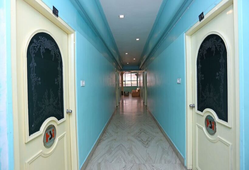 هتل Shiva International By Oyo Rooms