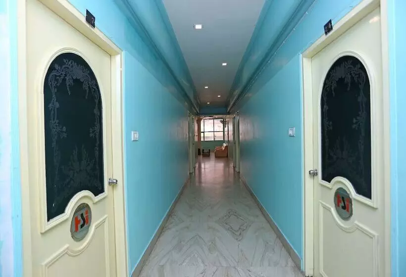 ホテル Shiva International By Oyo Rooms