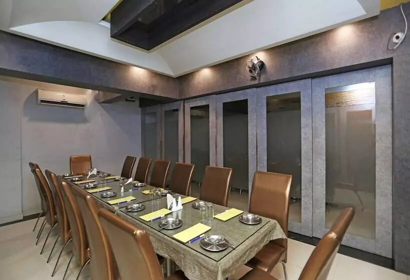 ホテル Shiva International By Oyo Rooms