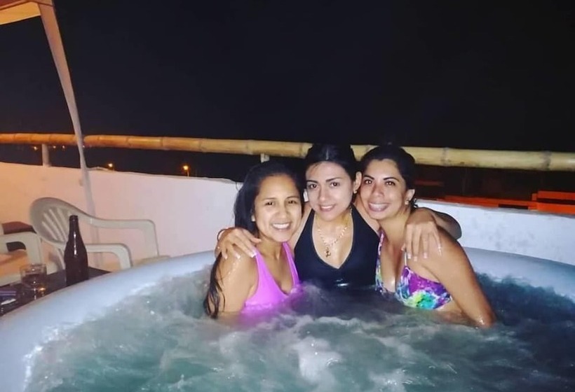 پانسیون Bamboo Huanchaco Lodge