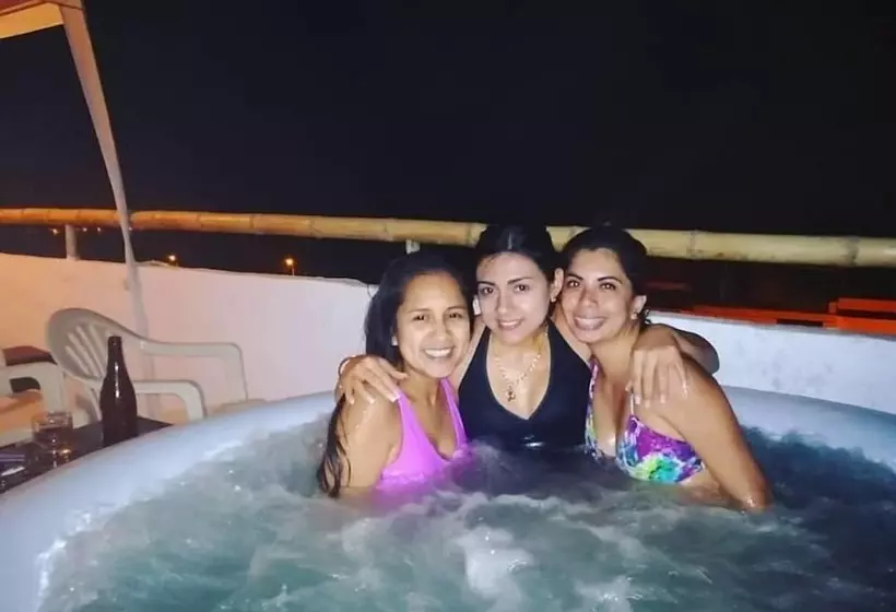 پانسیون Bamboo Huanchaco Lodge