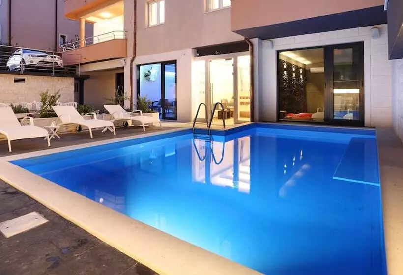 ペンション Villa M