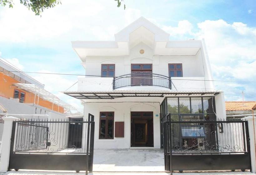 בית מלון כפרי Reddoorz Syariah At Pucang Anom