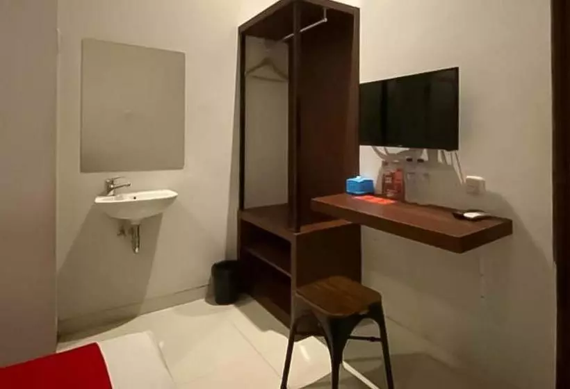 Hotelli Reddoorz Syariah At Pucang Anom