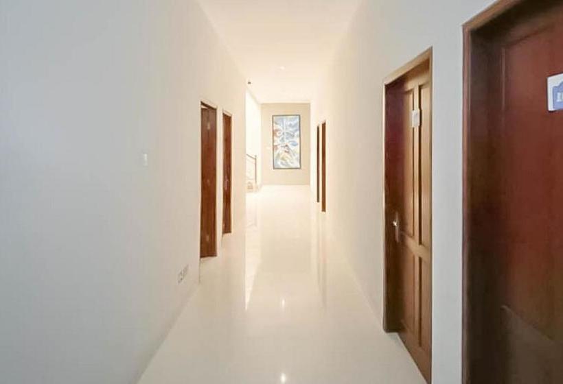 בית מלון כפרי Reddoorz Syariah At Pucang Anom