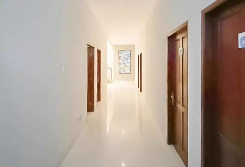 Hotelli Reddoorz Syariah At Pucang Anom