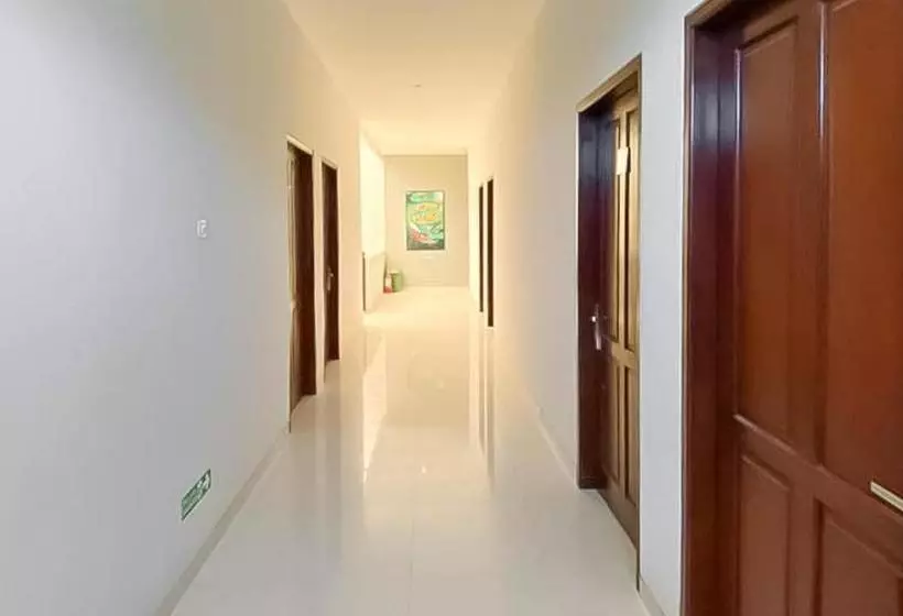 Hotelli Reddoorz Syariah At Pucang Anom