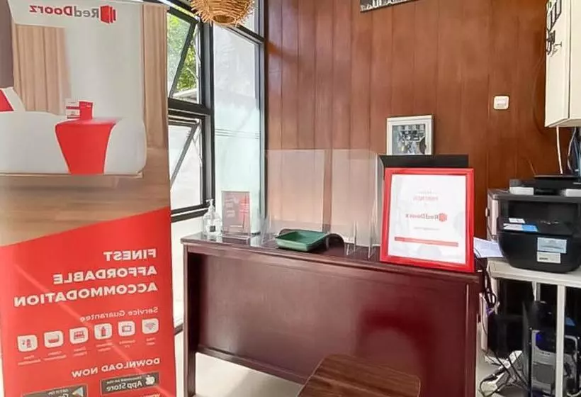 Hotelli Reddoorz Syariah At Pucang Anom