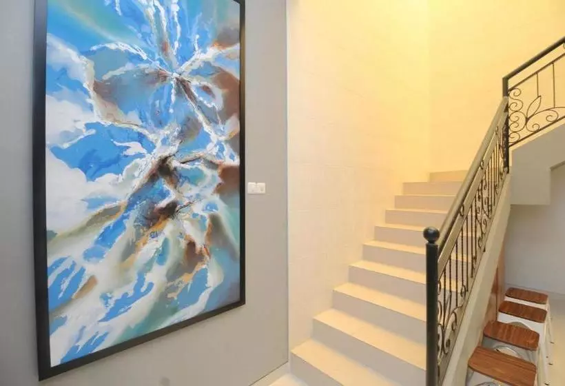 Hotelli Reddoorz Syariah At Pucang Anom