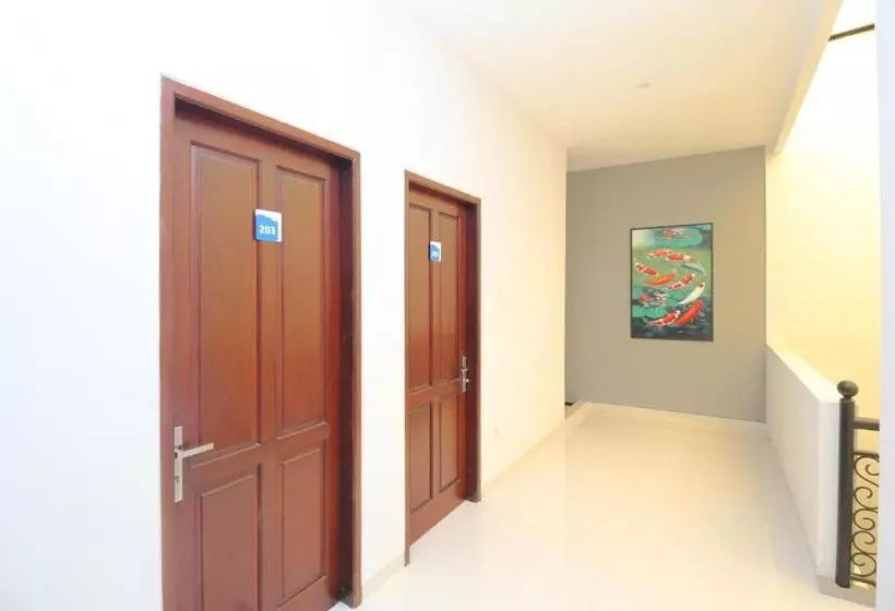 Hotelli Reddoorz Syariah At Pucang Anom