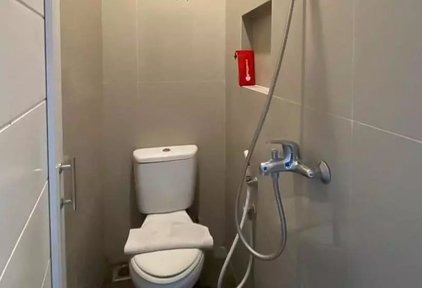 Hotelli Reddoorz Syariah At Pucang Anom