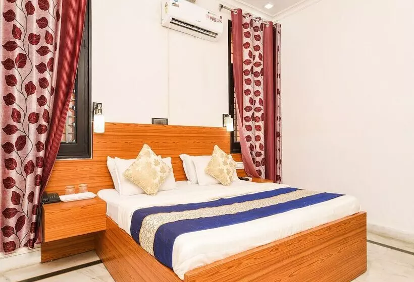 Hotelli Home Feeling Accomodation By Oyo Rooms