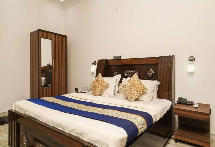 Hotelli Home Feeling Accomodation By Oyo Rooms