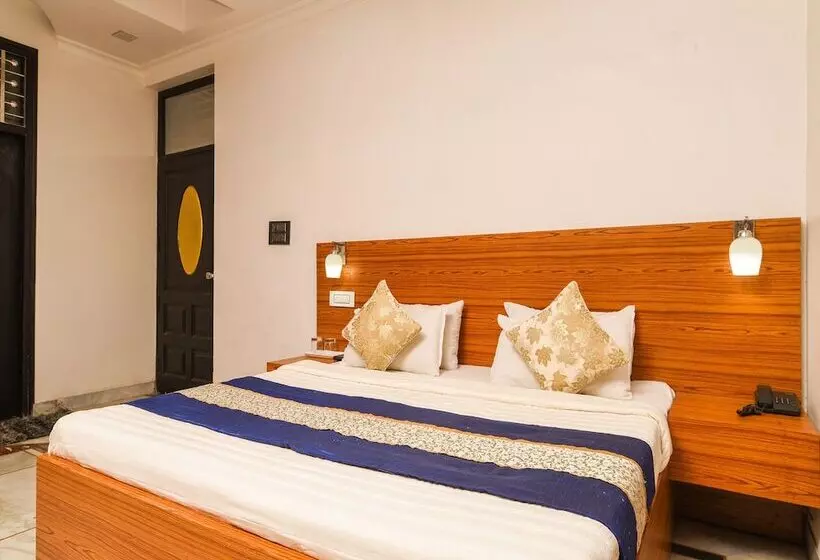 Hotelli Home Feeling Accomodation By Oyo Rooms