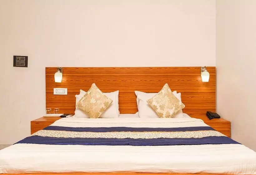 Hotelli Home Feeling Accomodation By Oyo Rooms