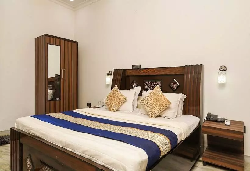 Hotelli Home Feeling Accomodation By Oyo Rooms