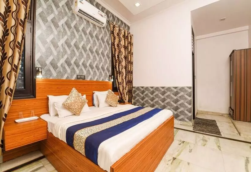 Hotelli Home Feeling Accomodation By Oyo Rooms