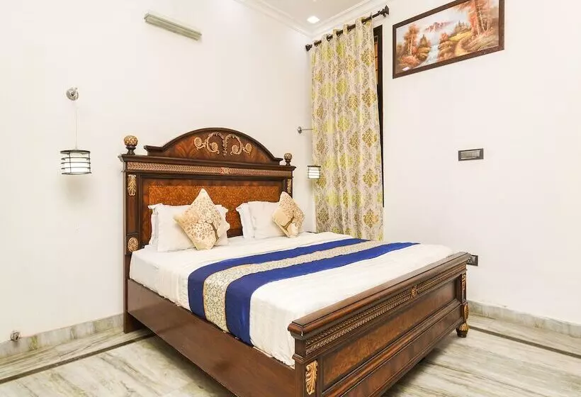 Hotelli Home Feeling Accomodation By Oyo Rooms