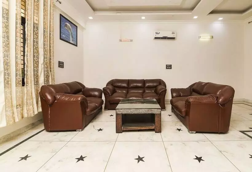 Hotelli Home Feeling Accomodation By Oyo Rooms