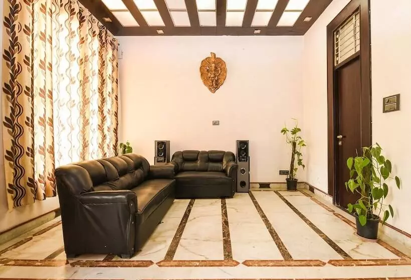 Hotelli Home Feeling Accomodation By Oyo Rooms