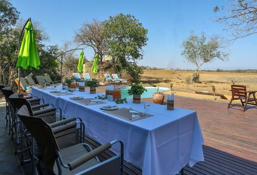 בית מלון כפרי Tangala Safari Camp