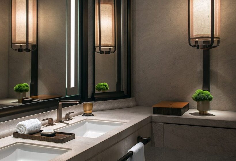 هتل The St. Regis Hong Kong