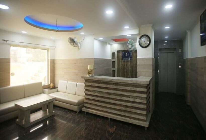 Oyo 17006 Hotel Girnar