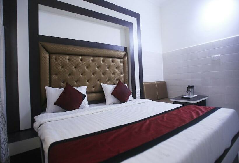 Oyo 17006 Hotel Girnar