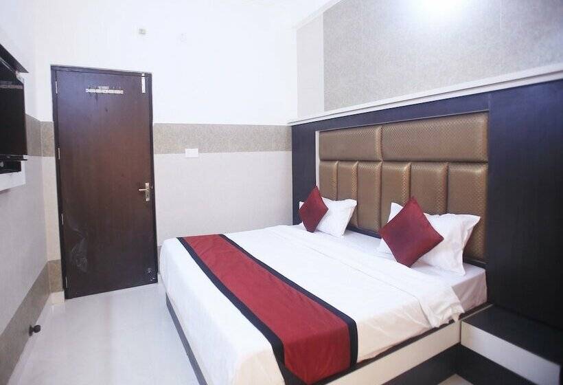 Oyo 17006 Hotel Girnar