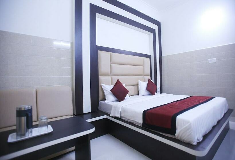 Oyo 17006 Hotel Girnar