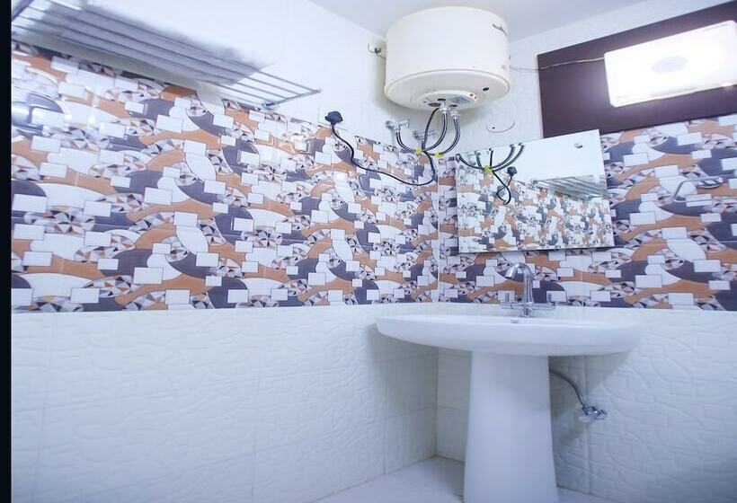 Oyo 17006 Hotel Girnar