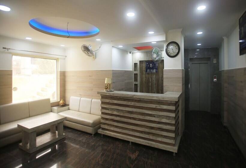 Oyo 17006 Hotel Girnar