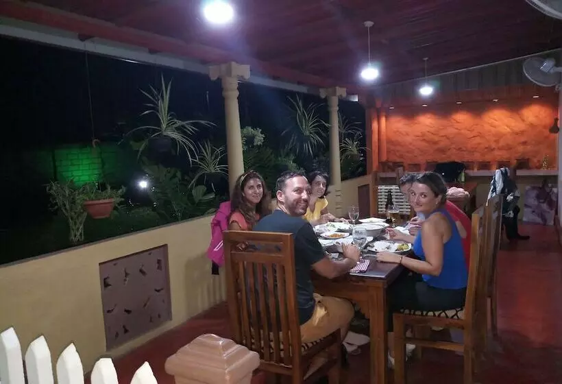 Majatalo Max Safari Villa