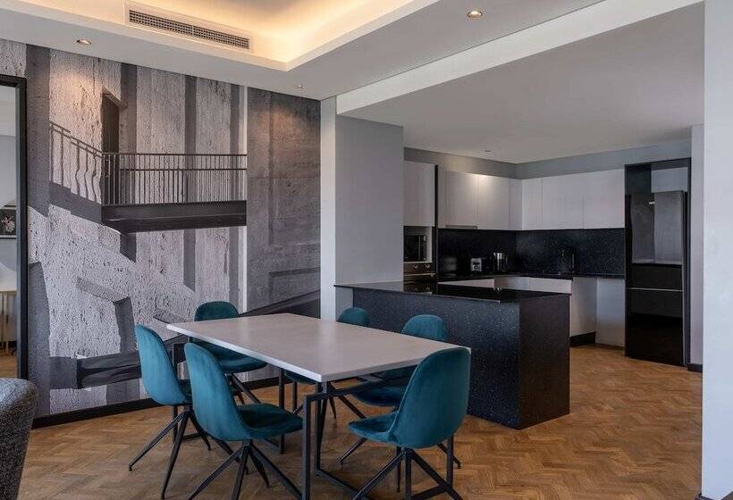 The Onyx Apartment Hotel By Newmark