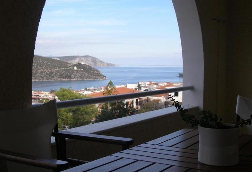 Treehouse Holiday Homes