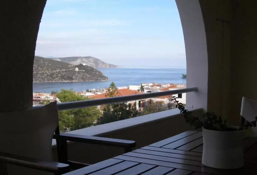 Treehouse Holiday Homes