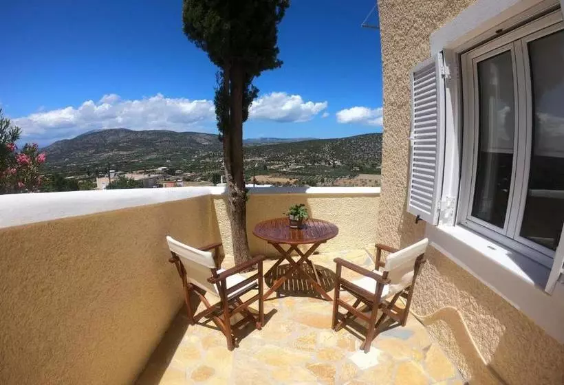 Treehouse Holiday Homes